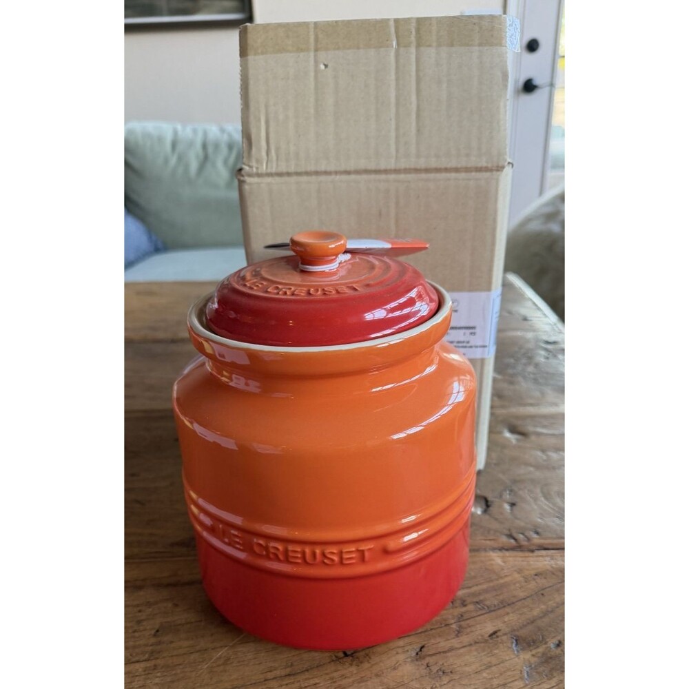 Le Creuset Stoneware Biscuit Cookie Jar Lidded 2.4 L Flame Orange NEW